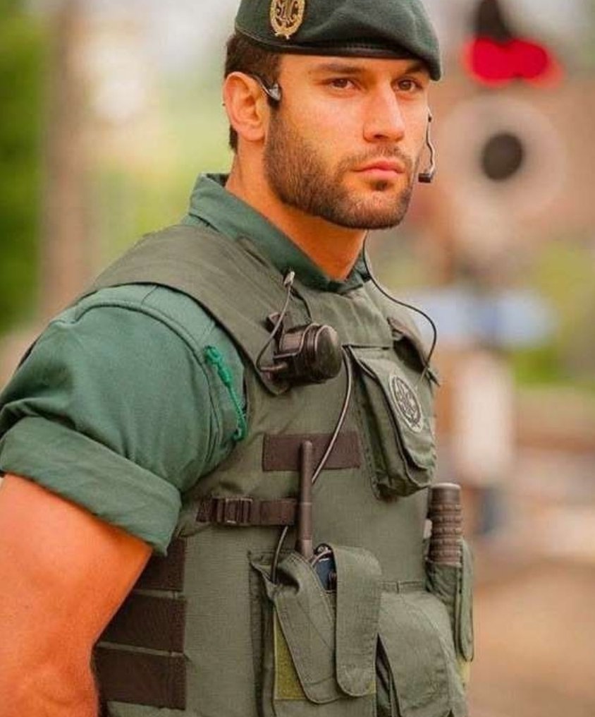 Lucaagostini222's tweet photo. El primero parece q te puede salvar la vida, pero es todo fachada. Es el soldado patoso

El segundo directamente te robaría ( aparte de q parece sacado de una película de Torrente)

#ElDiarioDeJorge
#APOYOROCÍO29JL

#SVAllStarsFinal https://t.co/rT9LJ8I5t0