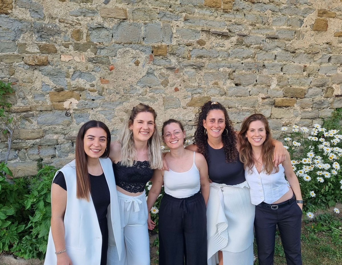 Ahir al vespre a Pruit, al “So de les Pedres”, hi van ressonar les músiques de les cinc components de <a href="/sommeliersmusic/">Sommeliers</a>, tot un luxe escoltar-vos, i honorat d’haver versionat un tast de música meva just a l’indret on s’ha parit.
<a href="/rupitipruit/">Rupit i Pruit 🎗</a> #SodelesPedres
<a href="/teresanogueron/">Teresa Nogueron</a>