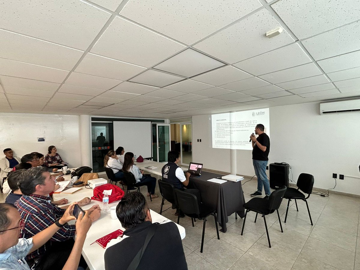 Colegio de Arquitectos de León tweet media