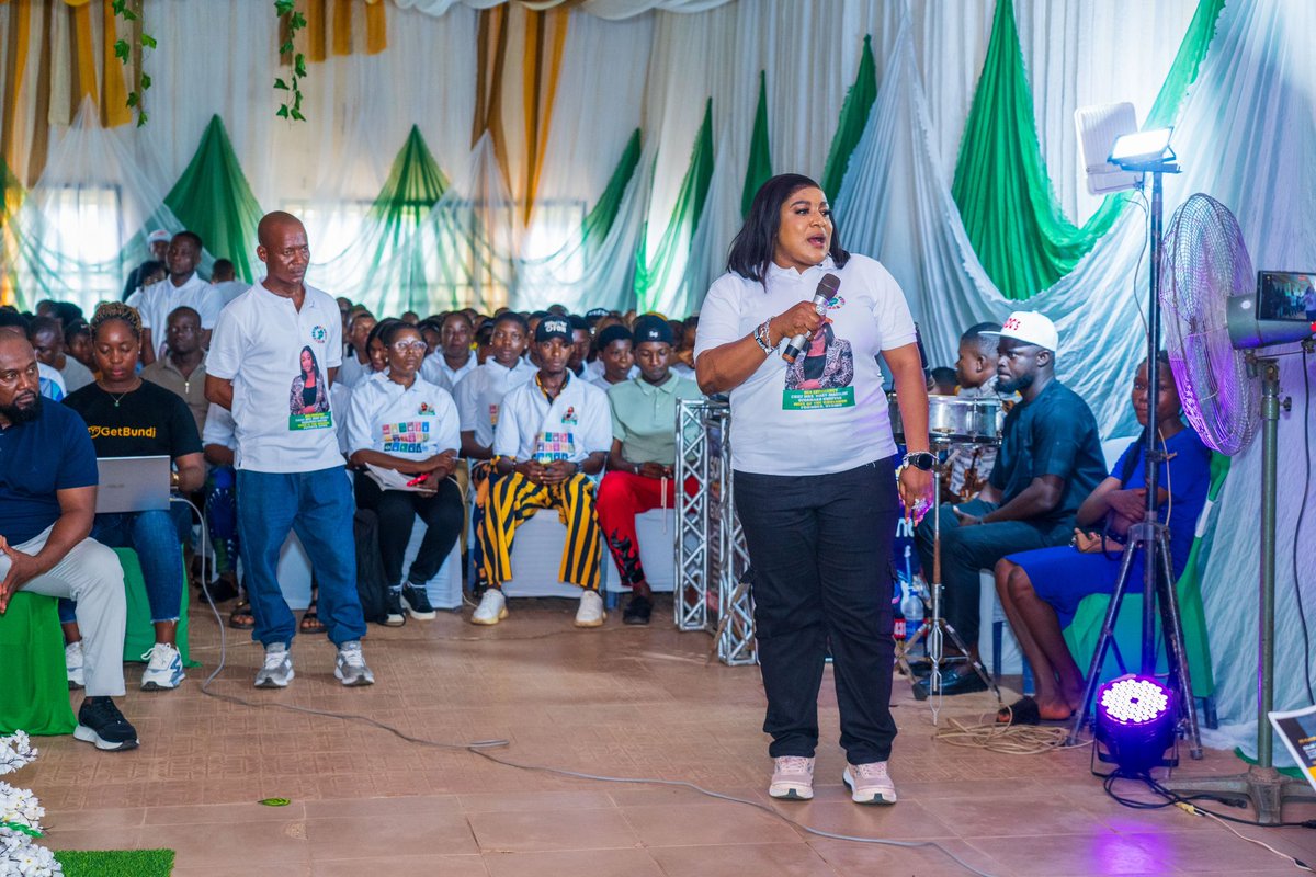 UzoamakaNwifuru's tweet photo. About 5000 youths in Ebonyi State have commenced state government sponsored free training for digital skills to guarantee selfreliance and reduce crime rate as well as youth restiveness .

#FON 
#Ebonyi https://t.co/0G1stwks3O