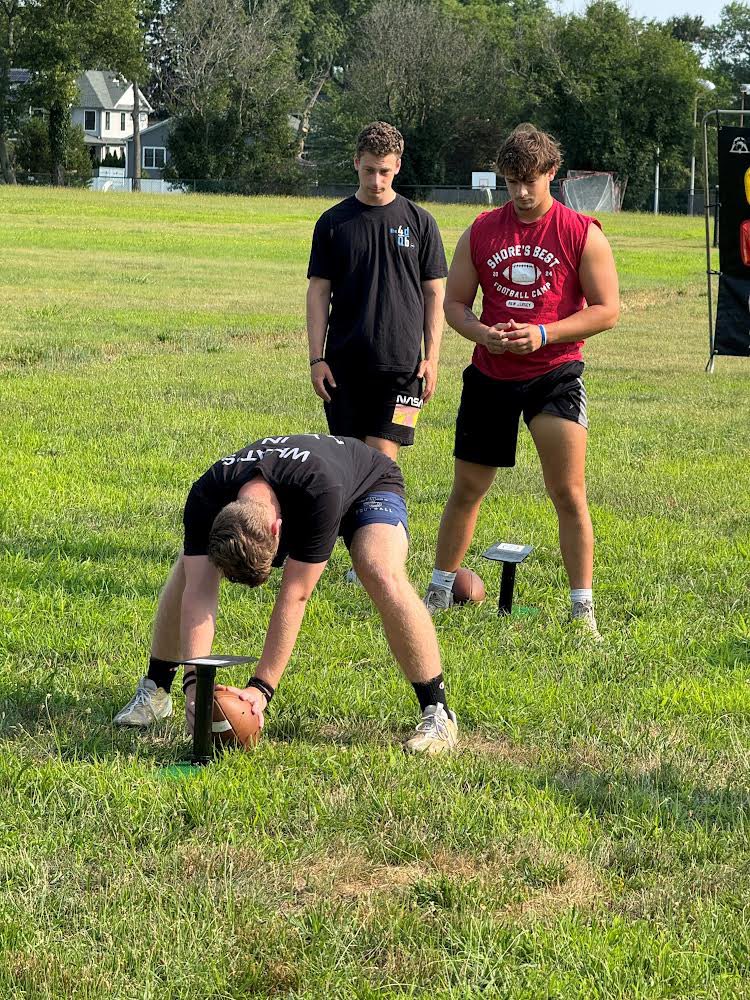 ryan_lukis54's tweet photo. 🏈 What a day at Camp Bullseye! 🎯Had an awesome time long snapping alongside 14 of my LSL Elite brothers this weekend. Big thanks to our coach and mentor, @LSLELITE , for guiding us through! It was incredible to share the field with some of the East Coast’s top long snappers. Grateful for the experience and the memories made! #LongSnappingLogan #LSLElite #CampBullseye @mrbrickfa90