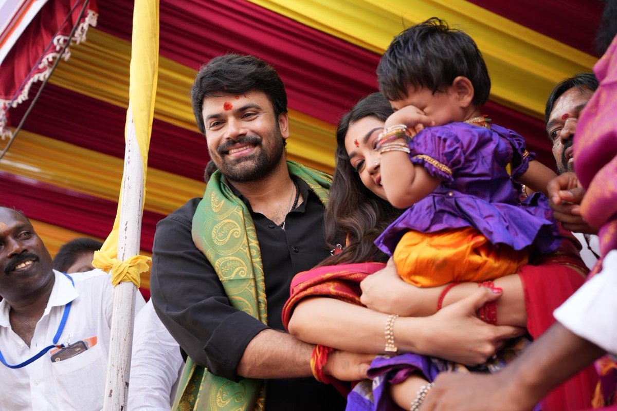 T70mm's tweet photo. Team #ShivamBhaje visited Mahankali temple and seeked blessings ahead of their film’s release.

#ShivamBhaje #ShivamBhajeonAug1st @actorashwin @DiganganaS #ShivamBhajeOnAUG1st #AshwinBabu #DiganganaSuryavanshi https://t.co/wERLhIciGK