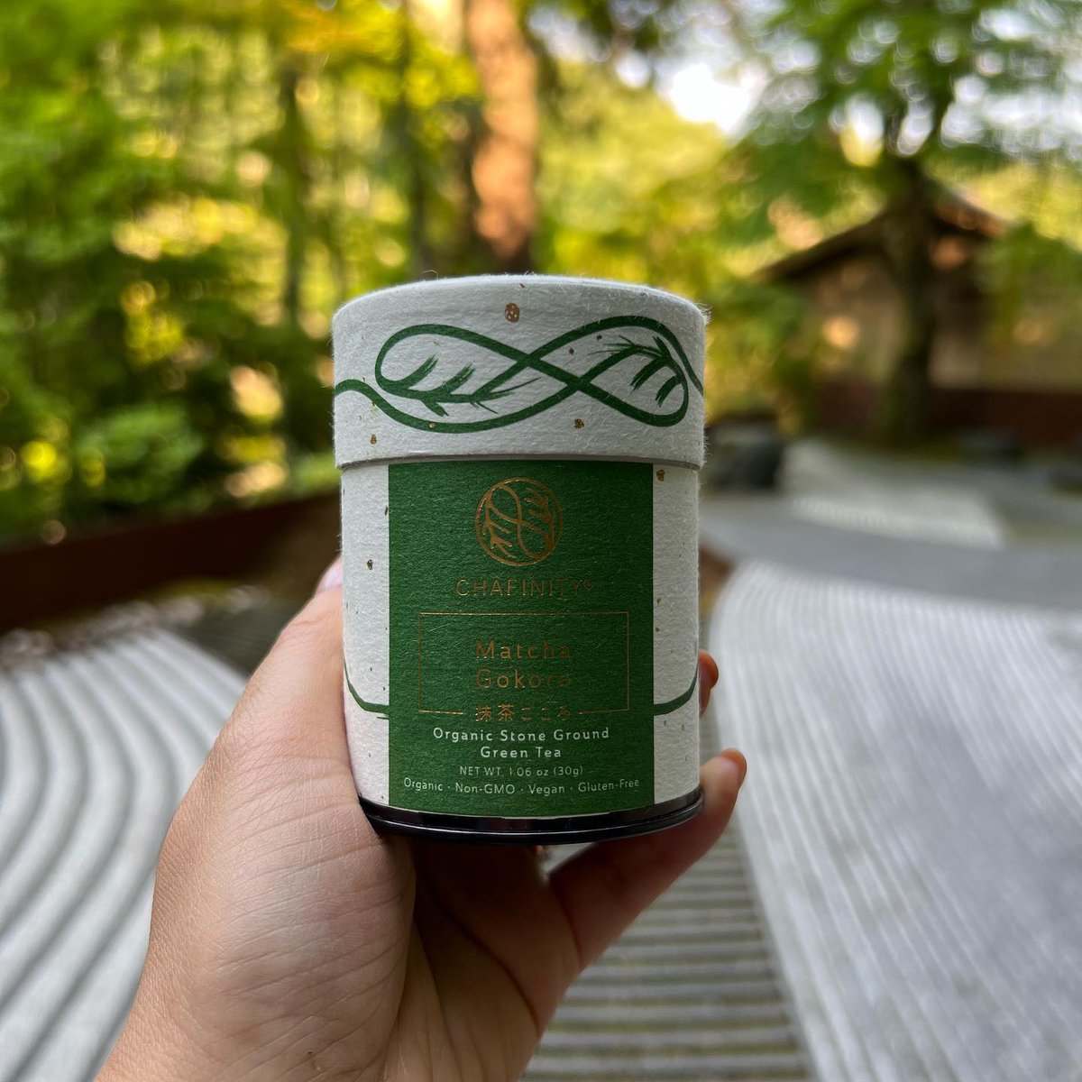 Calling all matcha lovers! 🍵 Discover #Chafinity's Certified Vegan Matcha Gokoro. Crafted with organic gyokuro green tea leaves, this vibrant powder is rich in antioxidants. Perfect for a frothy latte with plant milk or in baked goods! Find this tea at chafinity.com.