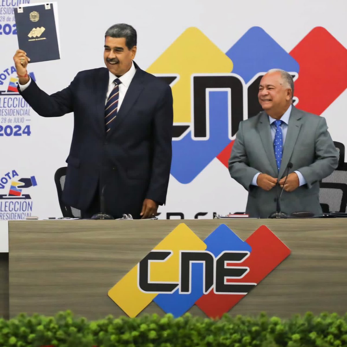 CDCEGuarico's tweet photo. #GanóLaPazYLaEsperanza
Hoy #29Jul el CNE proclama Presidente de la República Bolivariana de Venezuela a @NicolasMaduro para el período 2025-2031 tras las elecciones.

@_LaAvanzadora 
@MPPEDUCACION 
@CDCEGuarico 
@EliasEducacion1 
@Gob_Guarico 
@josemvasquez https://t.co/DXj9F8ogQh