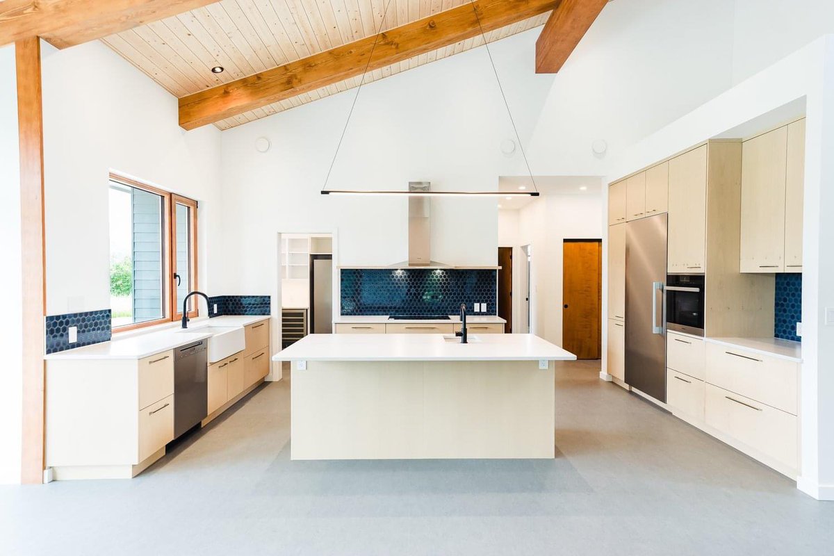 chrisbuyze's tweet photo. Really proud of this new @BLDGinc-designed home in Revelstoke, BC featuring timber frame and sustainable finishes. Grateful to our clients for trusting us throughout the process. 🙏 🏔️ https://t.co/vYJ1TEy6dM