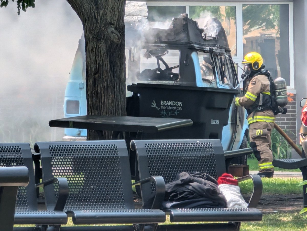 Tremendous response by <a href="/BDNfirefighters/">IAFF Local 803 Brandon Firefighter Paramedics</a> and <a href="/BrandonPolice/">Brandon Police Service</a> to a vehicle fire that could have been far worse due to the proximity to local businesses and apartments downtown.