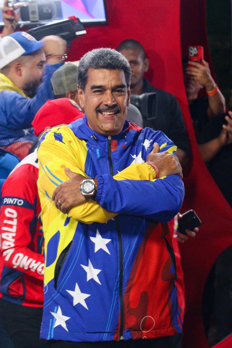 Vamos a activarnos con fuerza en todas las redes, es momento de defender la victoria. Hacen lo que tenían previsto. No permitamos que traten de pelearnos entre el pueblo. El chavismo existe y es una fuerza popular *#zGanóLaPazGanóMaduro*
<a href="/_LaAvanzadora/">Yelitze Santaella</a>
<a href="/cnaeoficial/">cnaeoficial</a>