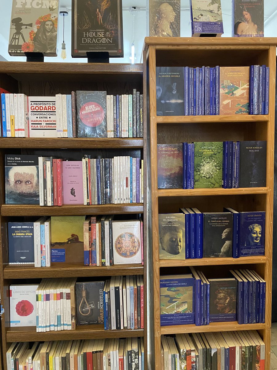 El_EcodelLibro's tweet image. Somos una librería ubicada en el centro de Coyoacán dedicada a ofrecerles libros de calidad a un precio mucho más accesible que las grandes cadenas de empresas-librerías. 
Manejamos libro nuevo y de uso enfocado en su mayoría, pero no exclusivamente, en temas de ciencias sociales