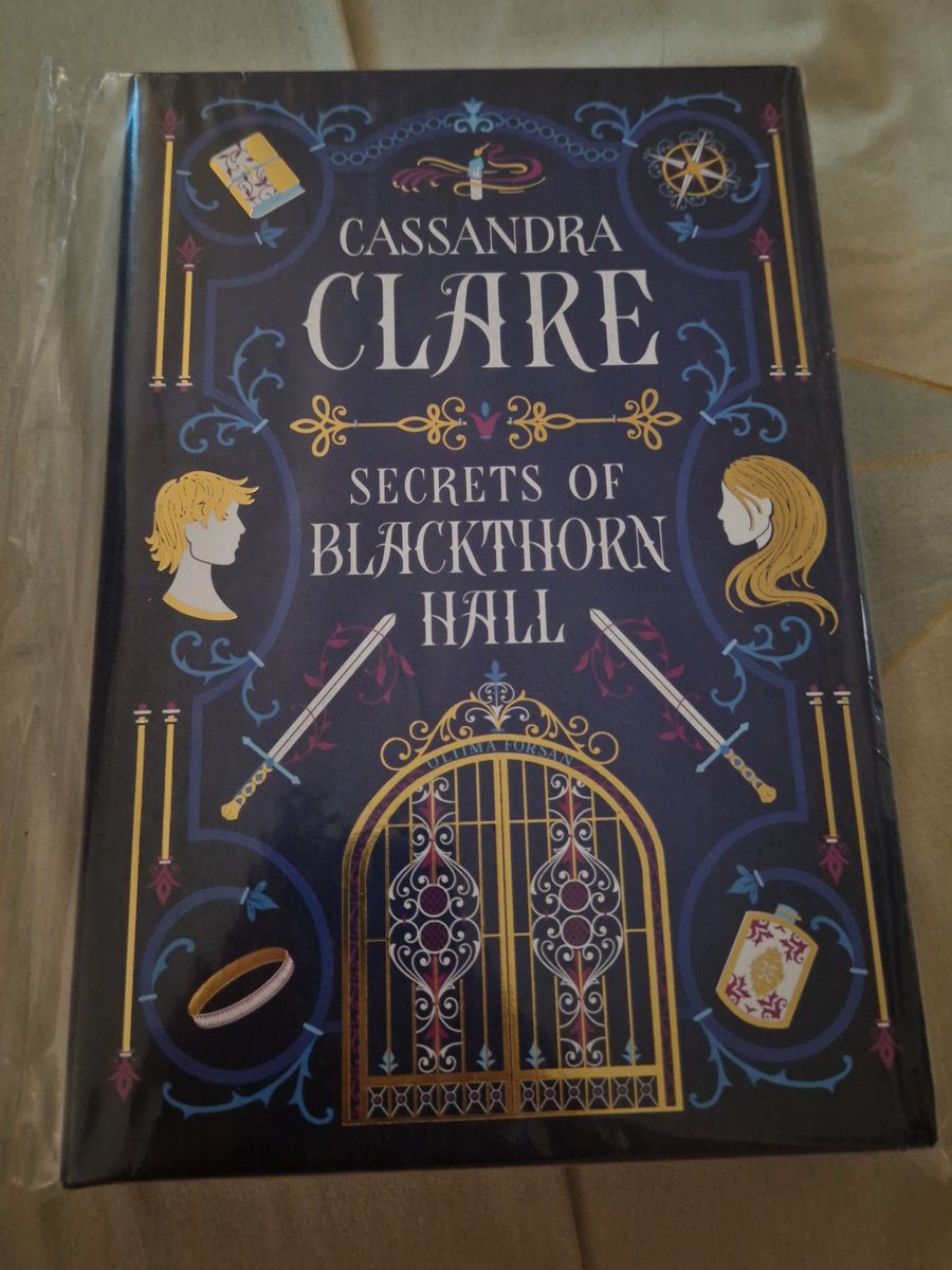 akpopbooklover's tweet photo. SHADOWHUNTER merch!!! Oh it has been a long time 🥹
Thank you so much @cassieclare for this kickstarter project. I am so happy that I was able to back it!
#booktwt #shadowhunters #secretsofblackthornhall #thewickedpowers #cassandraclare https://t.co/VJFj3i6b4K