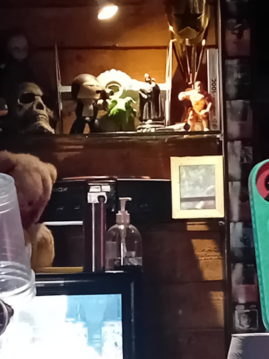 grapplearcade's tweet image. At a gig and the Mega Powers have apparently played here.

Savage collage on the wall and Hogan Hasbro behind the bar.
My kind of venue.