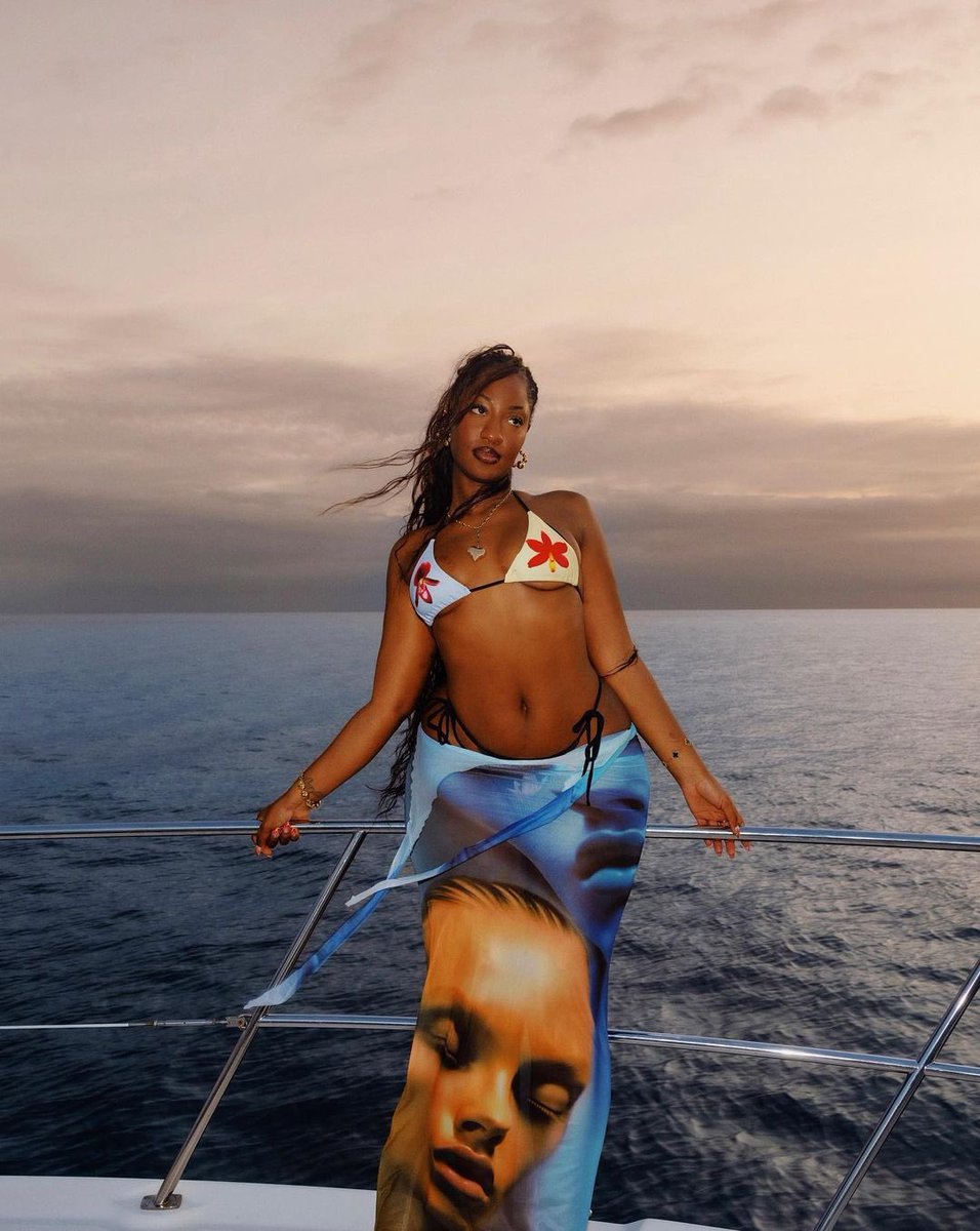 temsszn's tweet image. delicately dangerous 😮‍💨✨