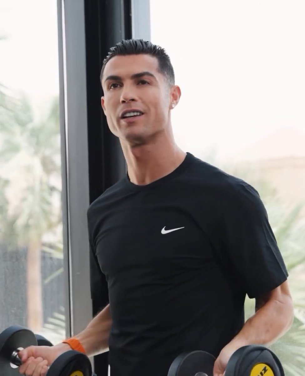 🚨🚨🎙️كريستيانو رونالدو : 

"عندما أنتهي من التدريب في النادي، أحب أن أتدرب مع زوجتي في المنزل، لأنني أستطيع تحفيزها وهي تستطيع تحفيزي"