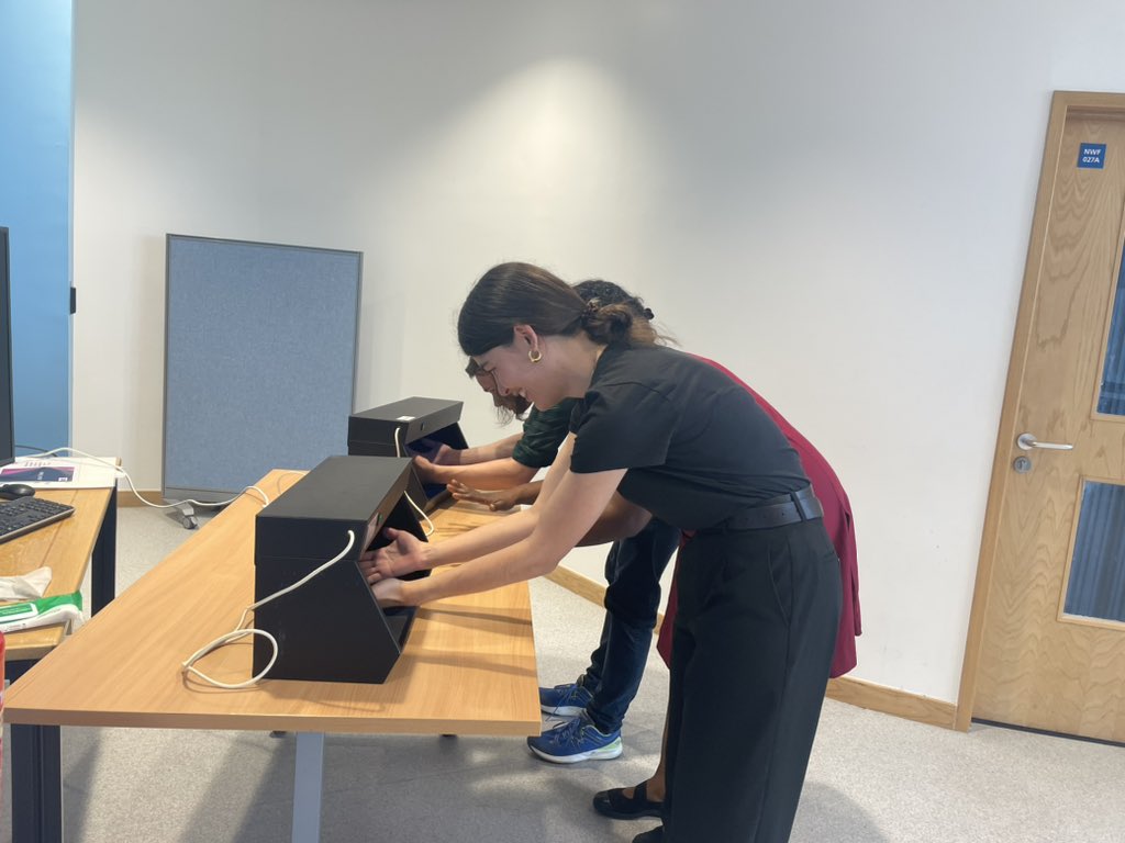 Julie Brooks 💙 tweet media