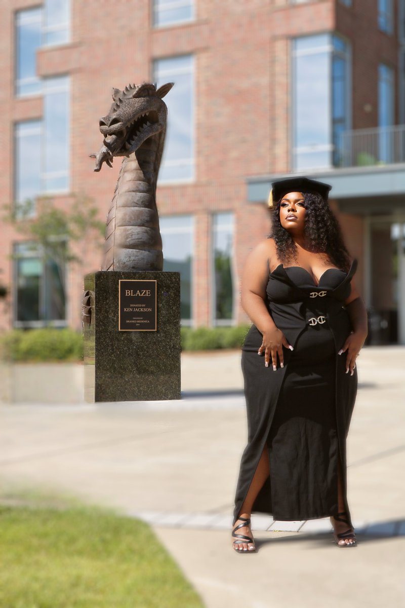 idoscience_'s tweet photo. Hey, I’m Joanna! 

I’m an upcoming graduate from the Behavioral Neuroscience program at UAB. I study health disparities in pain and substance use in Black folks, queer folks and people with HIV. I’m also looking for a postdoc 🥰 #BlackInNeuroRollCall https://t.co/9DjuQs6rCp