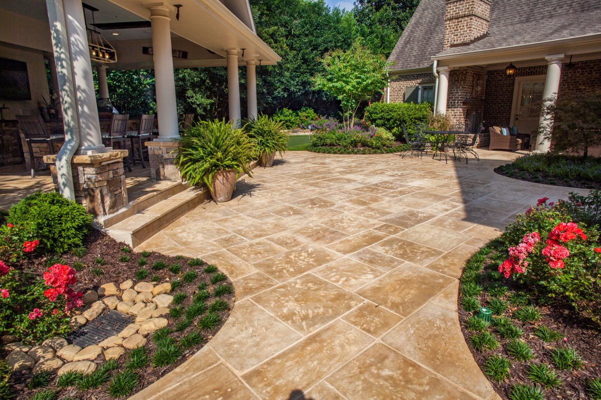 LndscapeStudio's tweet image. About one-third of homeowners who upgraded their outdoor spaces this spring did so to extend their living spaces outside for the purpose of outdoor entertaining. (Houzz) #backyardentertaining #backyard  #landscape