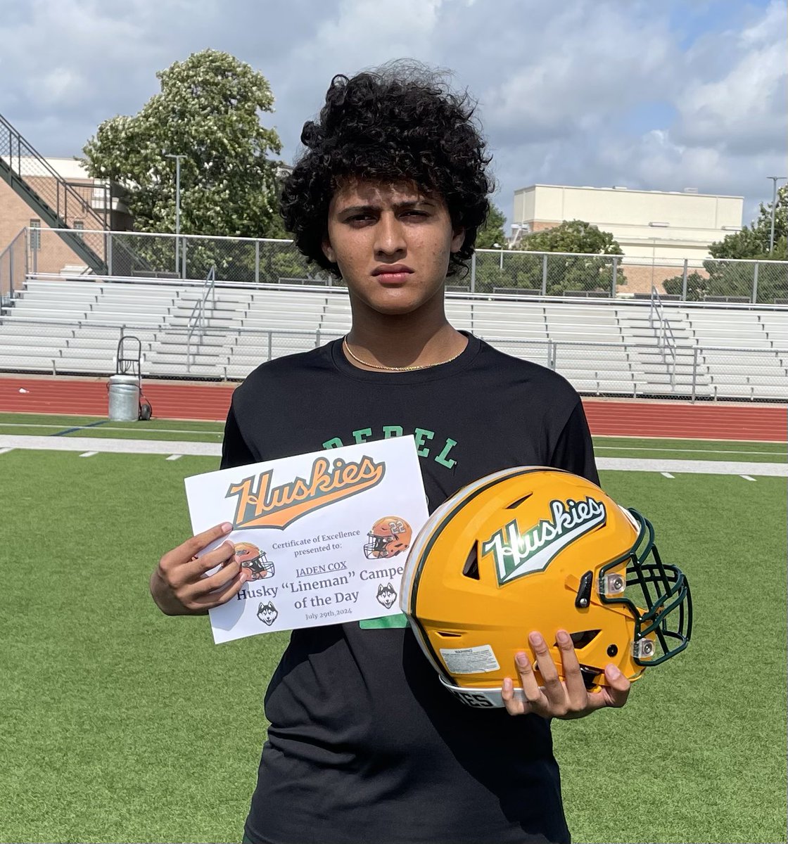 Holmes Huskies Football 🏈 tweet media