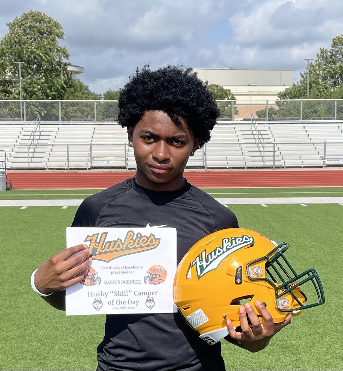 Holmes Huskies Football 🏈 tweet media