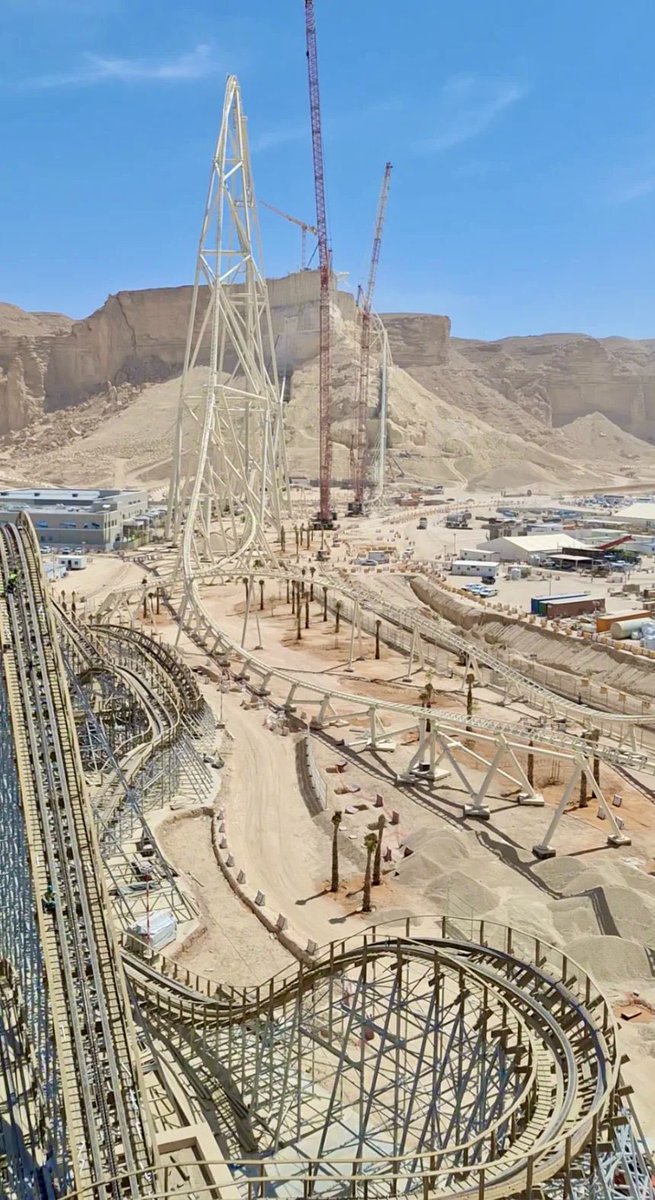 ThemeParkWW's tweet image. Construction continues on Six Flags Qiddiya, including work on Falcon’s Flight 🦅 This huge new roller coaster is set to be the tallest, fastest and longest roller coaster in the world 🌎 

📸 Qiddiya