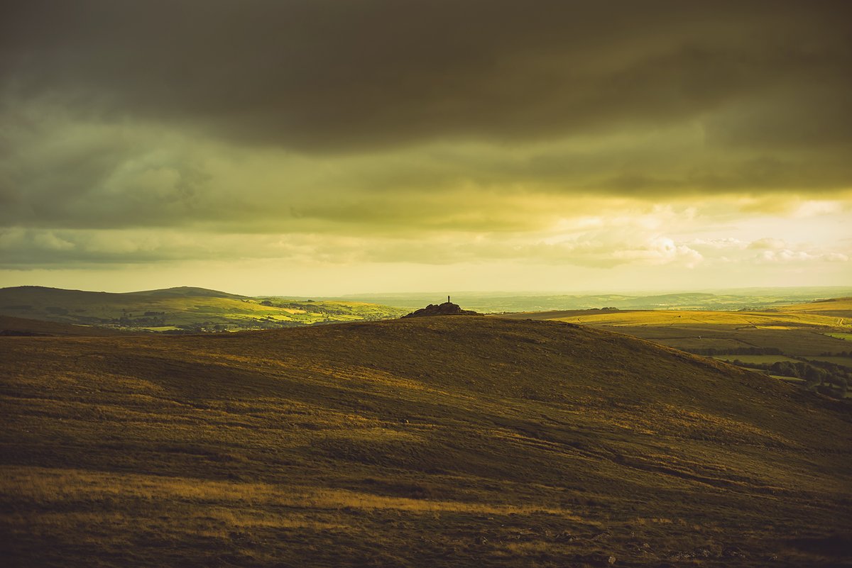 GlavindStrachan's tweet photo. #BratTor and #WidgeryCross on #Dartmoor yesterday as the clouds moved quickly across the #moor ... not perfectly in focus as there was so much happening and I (of course) had opted to use an old manual focus #SuperTakumar 50mm f1.4 #vintagelens π· https://t.co/rK5Bxqc4Eb