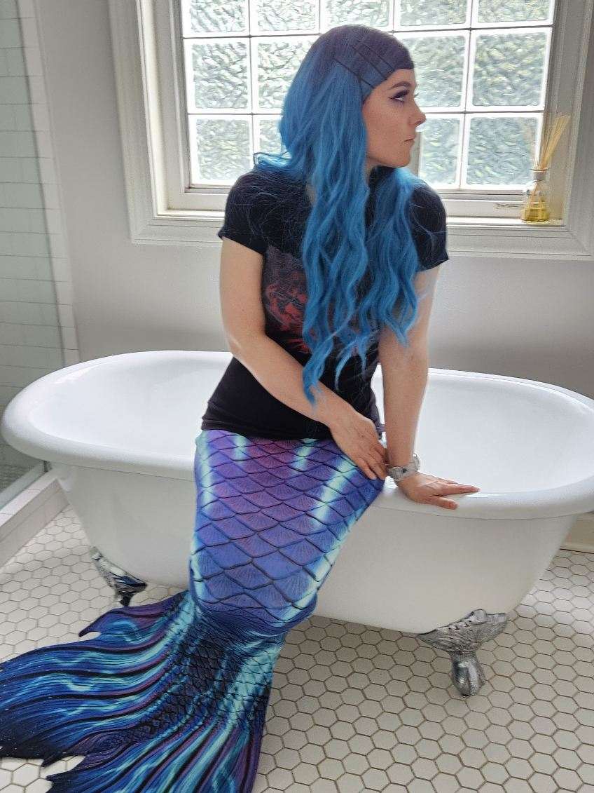 FVieragamer's tweet photo. Allow me to introduce my mersona, Shale the Domesticated Mermaid. XD! I am a huge fan of the manga Orenchi no Furo Jijou, and I couldn't resist my own take on it. Tail by FinFolk. #mersona #FinFolk https://t.co/741ZV82vDs