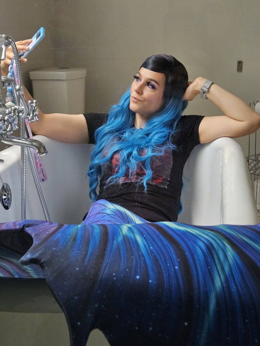 FVieragamer's tweet photo. Allow me to introduce my mersona, Shale the Domesticated Mermaid. XD! I am a huge fan of the manga Orenchi no Furo Jijou, and I couldn't resist my own take on it. Tail by FinFolk. #mersona #FinFolk https://t.co/741ZV82vDs