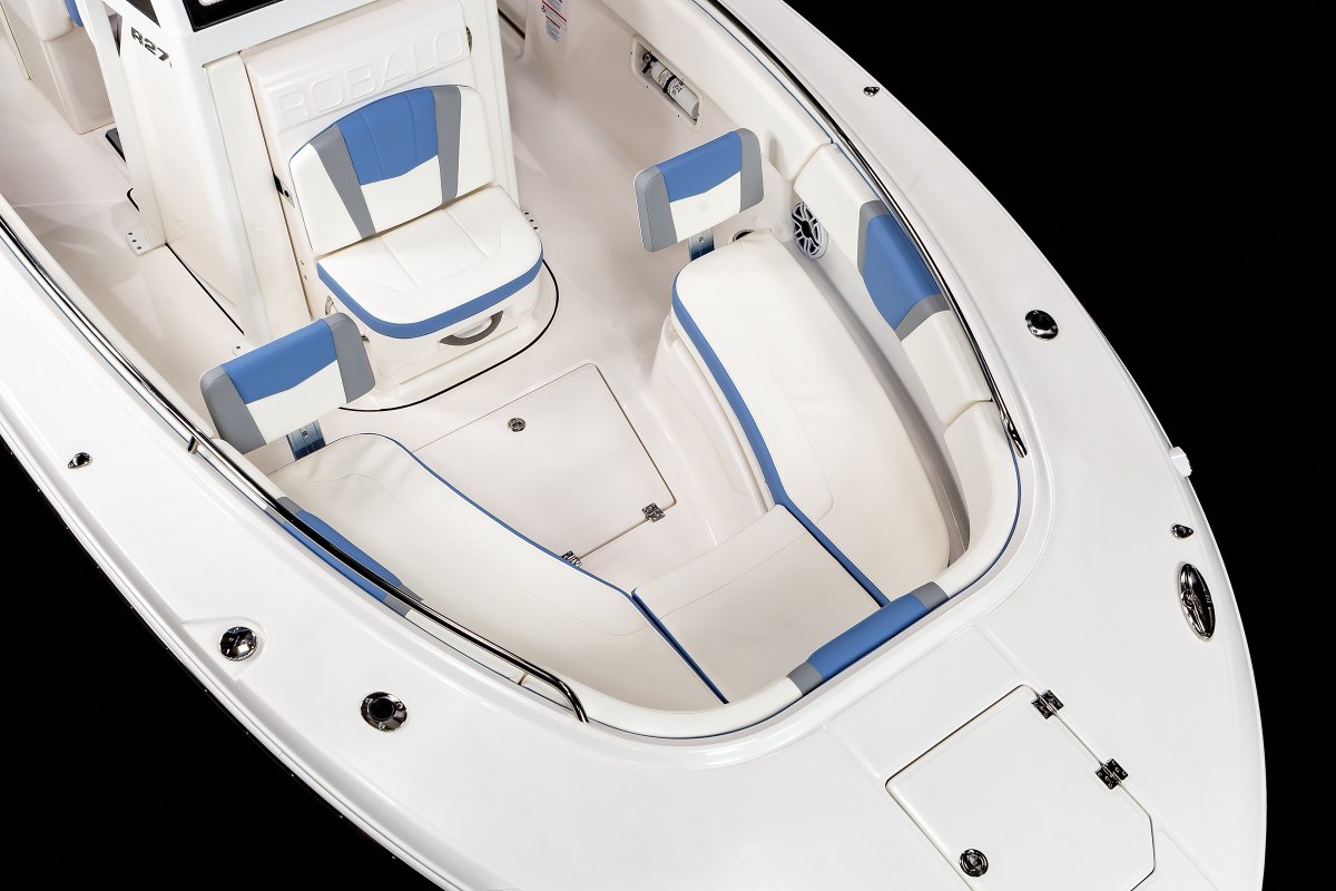 RobaloBoats's tweet photo. From bow to stern, there's no shortage of seating in the R270. #robalonation https://t.co/Jki9oQVdRb