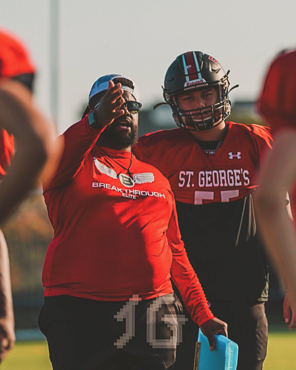 CopelandSilasV's tweet photo. 🚨Extremely proud and blessed to announce that I have been offered and accepted a promotion role within @SGfootballRI as Associate Head Coach; Recruitment and Defense. Huge thank you to @Coach_LangSG & the athletic department for this opportunity. I appreciate all of my coaches both past & present who have helped guide me on this journey! Most importantly, I want to thank all of my past and current athletes who have trusted me with helping them to achieve their goals and to grow their talents! 🔥 #proudcoach #rolldrags #blackcoach #success #legacy #recuitment #newopportunities #blessed