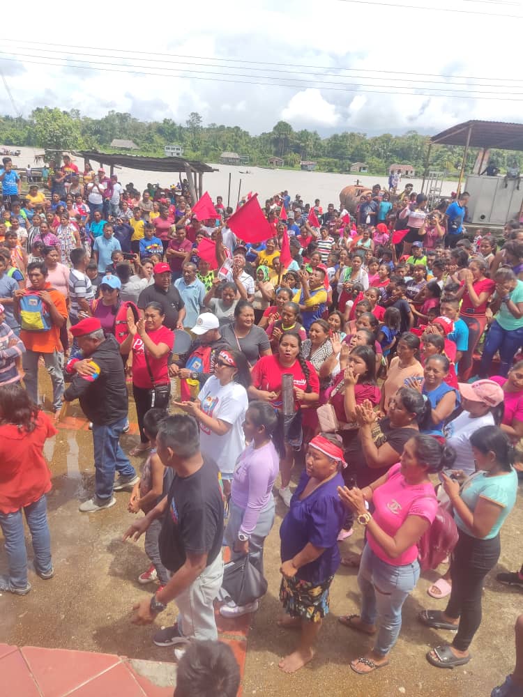 GobLizeta's tweet photo. Desde el Municipio Antonio Díaz, nos llegan imágenes de nuestros pueblos originarios, celebrando la victoria popular de la Revolución Bolivariana, del Presidente Nicolás Maduro, juntos seguimos venciendo.
#GanóLaPazYLaEsperanza https://t.co/Qza3WNgO6t