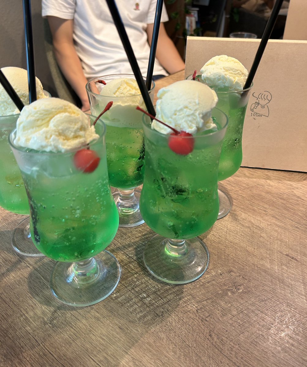 暑中お見舞い申し上げます
わせソーダでは夏休みのクリソ巡りがスタートしています🫧 ͛.*
旬を喰らおう！

#インカレ #クリームソーダ #わせソーダ