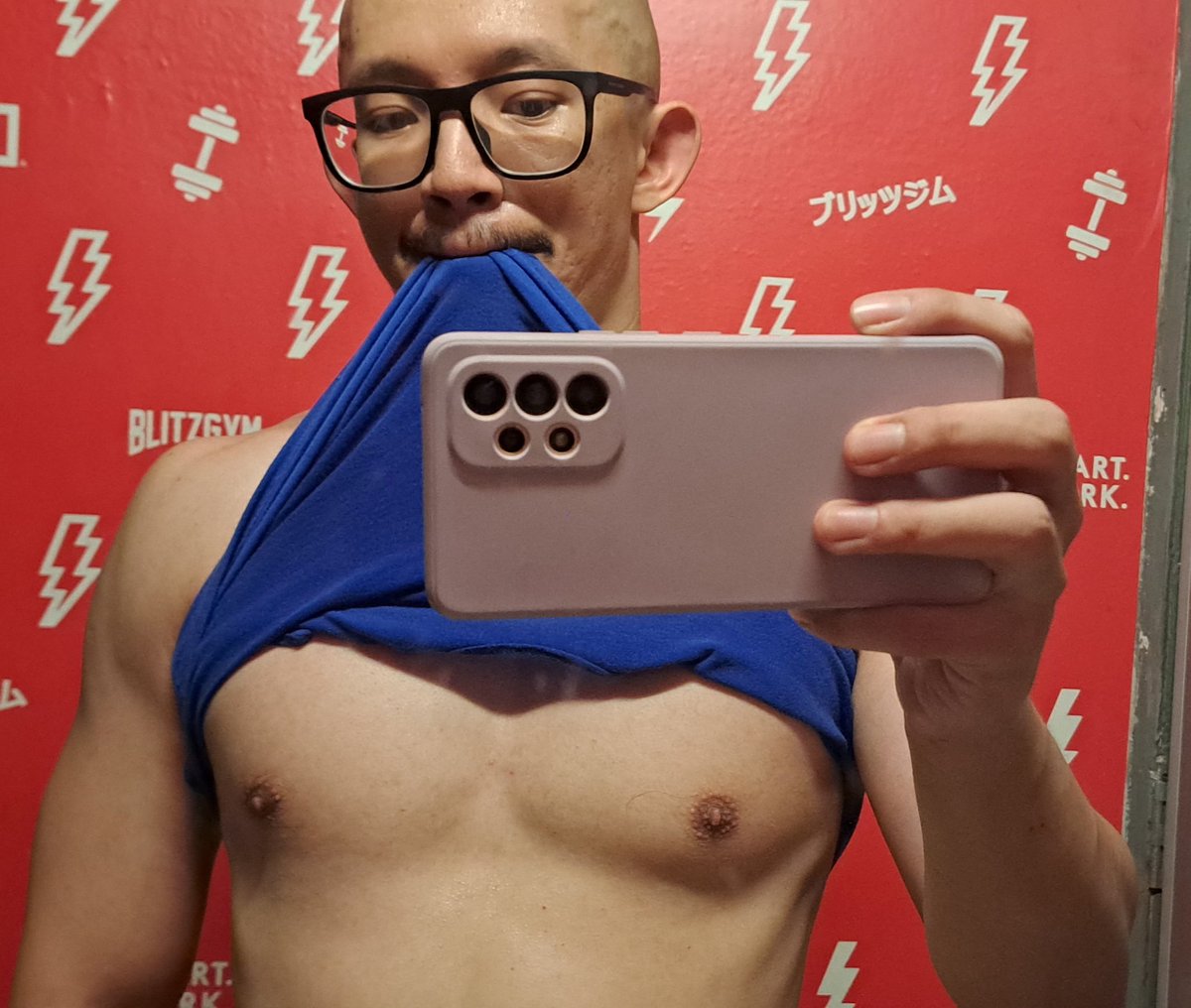 Tim_hushie tweet media