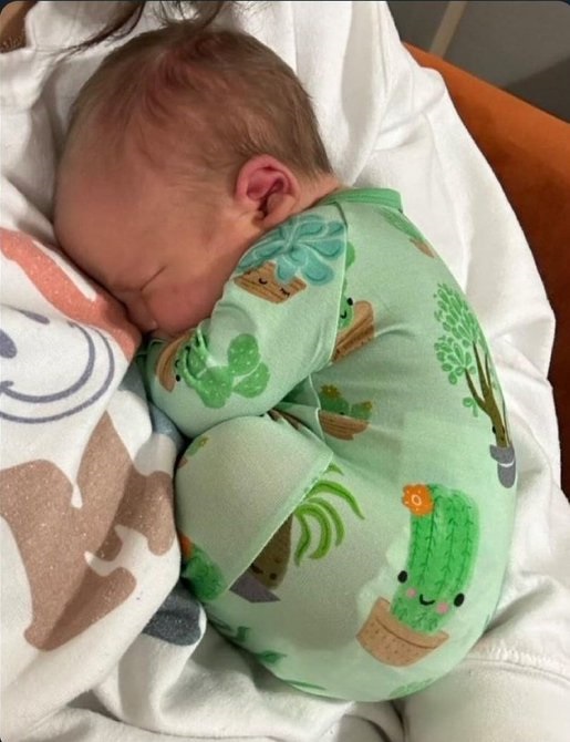 LifeNewsHQ's tweet image. This baby thinks he's still in the womb. 🥰