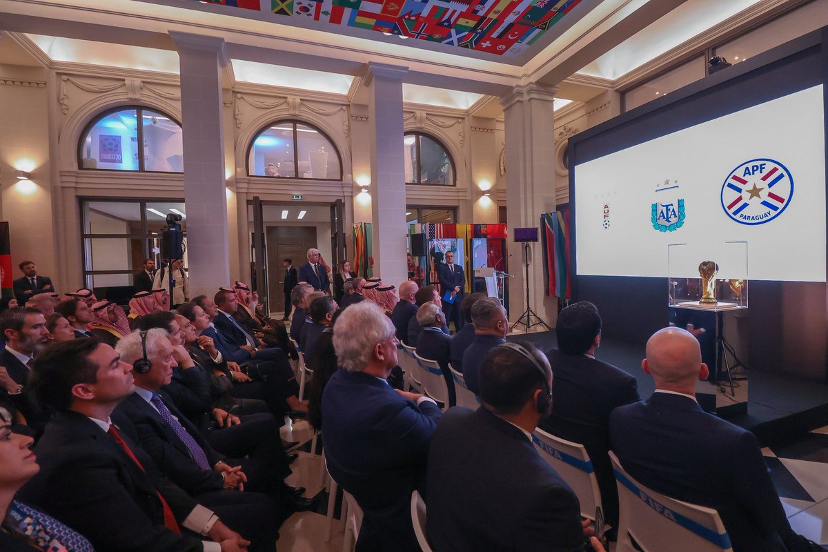 tapiachiqui's tweet photo. Hicimos entrega del libro de candidatura oficial para que Argentina, Paraguay y Uruguay sean sede de la Copa Mundial de la FIFA 2030 🇦🇷🇵🇾🇺🇾 https://t.co/h0ZVgUvoF5