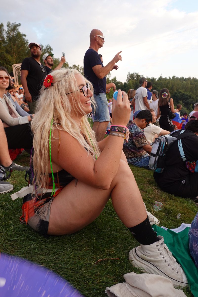 anyone wanna make friends &amp; blow bubbles with me in a field while we listen to good music?🫶