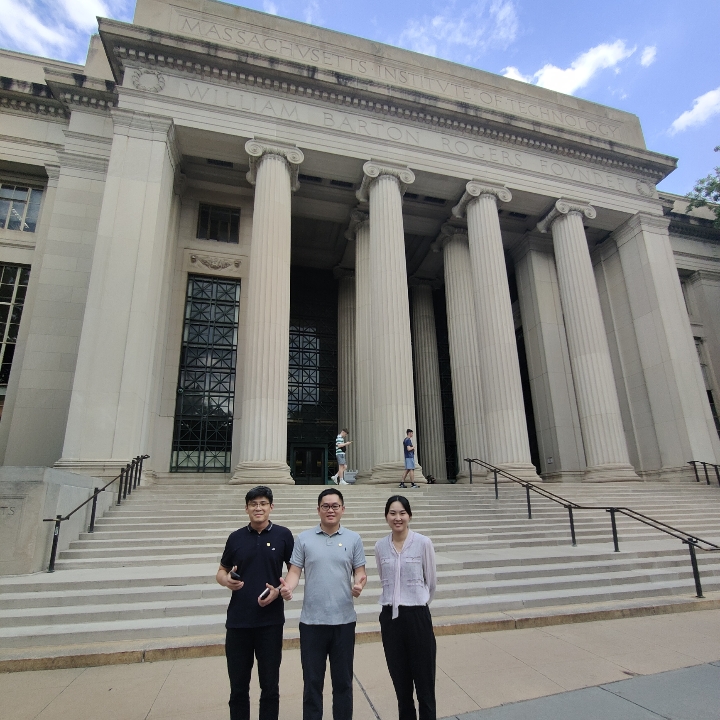 MITSloanGP's tweet photo. Another memorable Beaver Trail campus scavenger hunt in the books, this time by Fudan University certificate students!

Here are just a few of the shots captured along the way. 📸

#GlobalPrograms #MITSloan #MITCampus https://t.co/EUZIQnxAGM