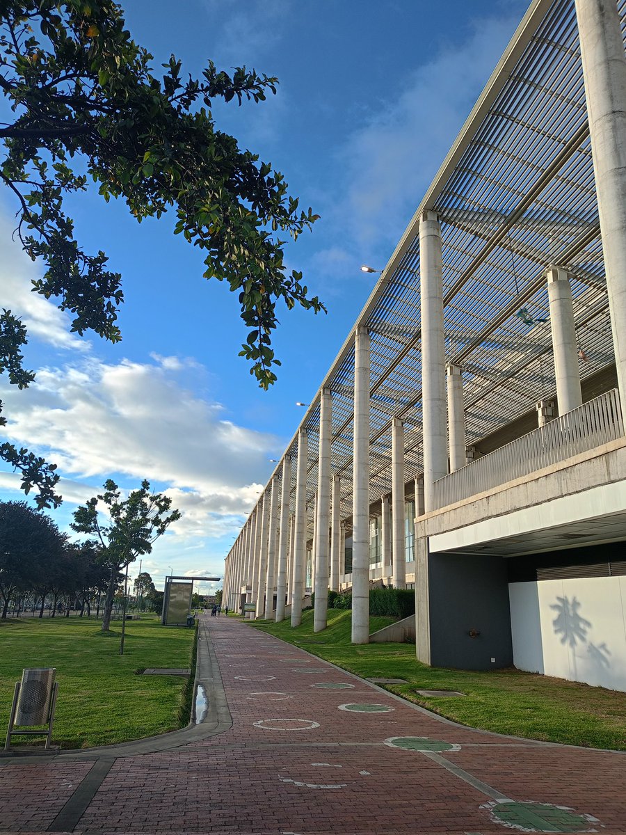 dilianq's tweet photo. Gray day and blue afternoon... https://t.co/Q74C8CnwGd