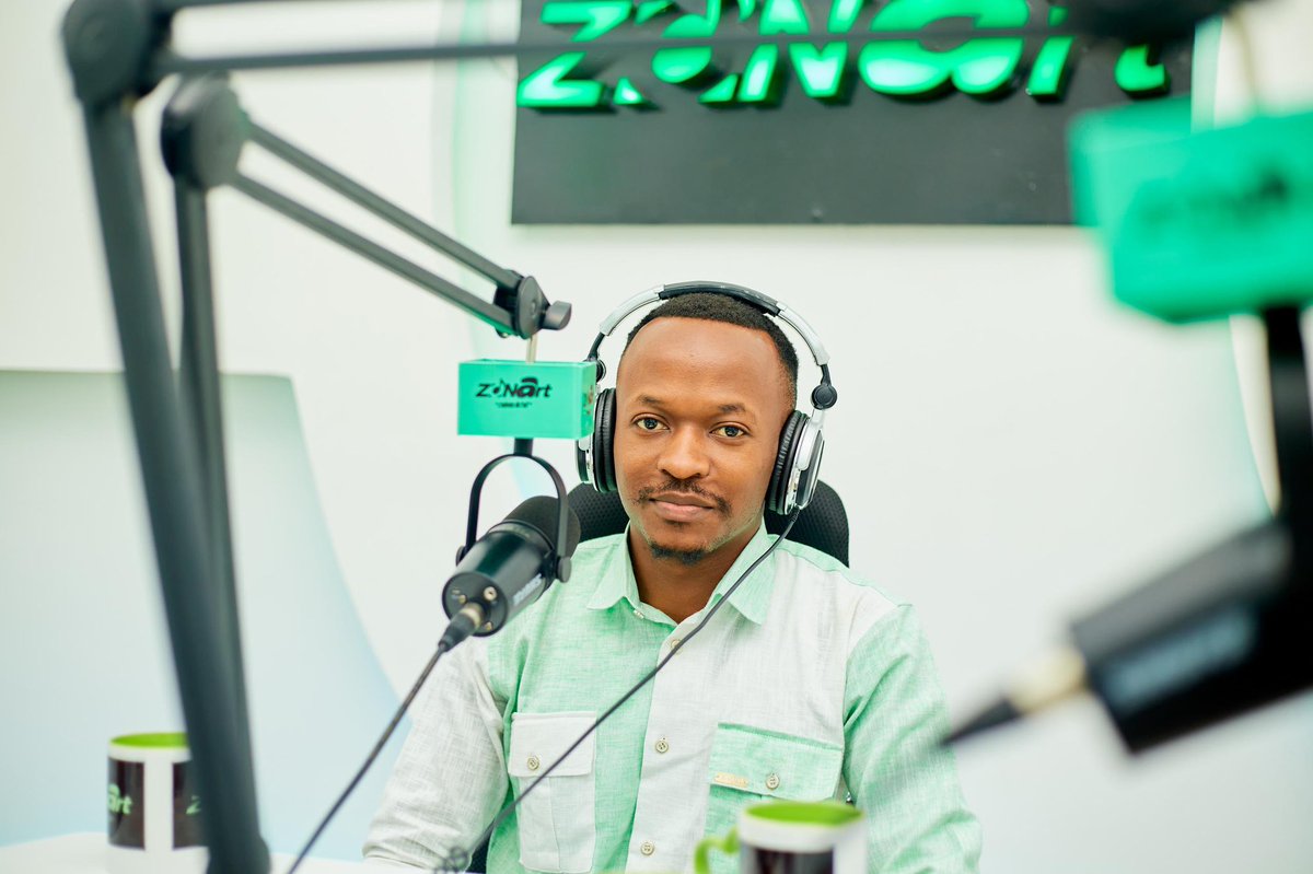 VictoireBakunzi's tweet photo. Ce fut un plaisir de passer pour ma 1ère fois à #Zonart , avec Calvin mulungu animateur
Go ahead brother 

#zonart #baruvi #goma https://t.co/Z9UV5hCkDN