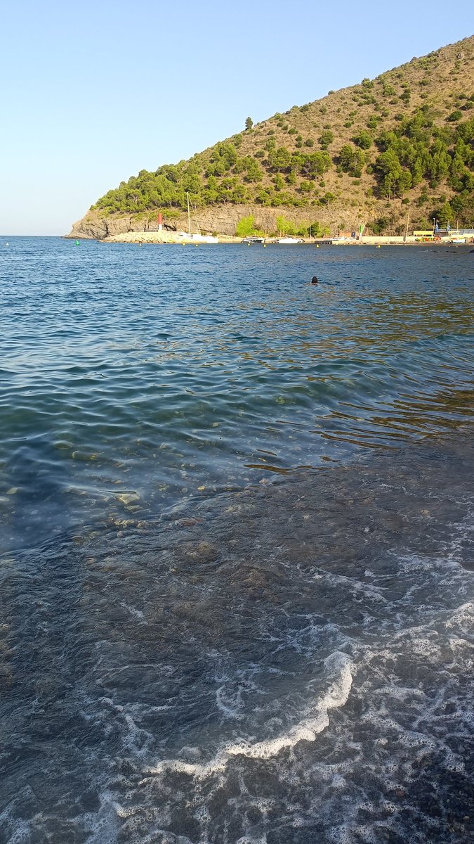 Temps de platja,  dies tranquils,  podria ser diferent,  però és així. La frase: altres temps foren millor,  no és ben bé així. El temps passa,  i les circumstàncies canvien,  les persones no es queden per sempre.