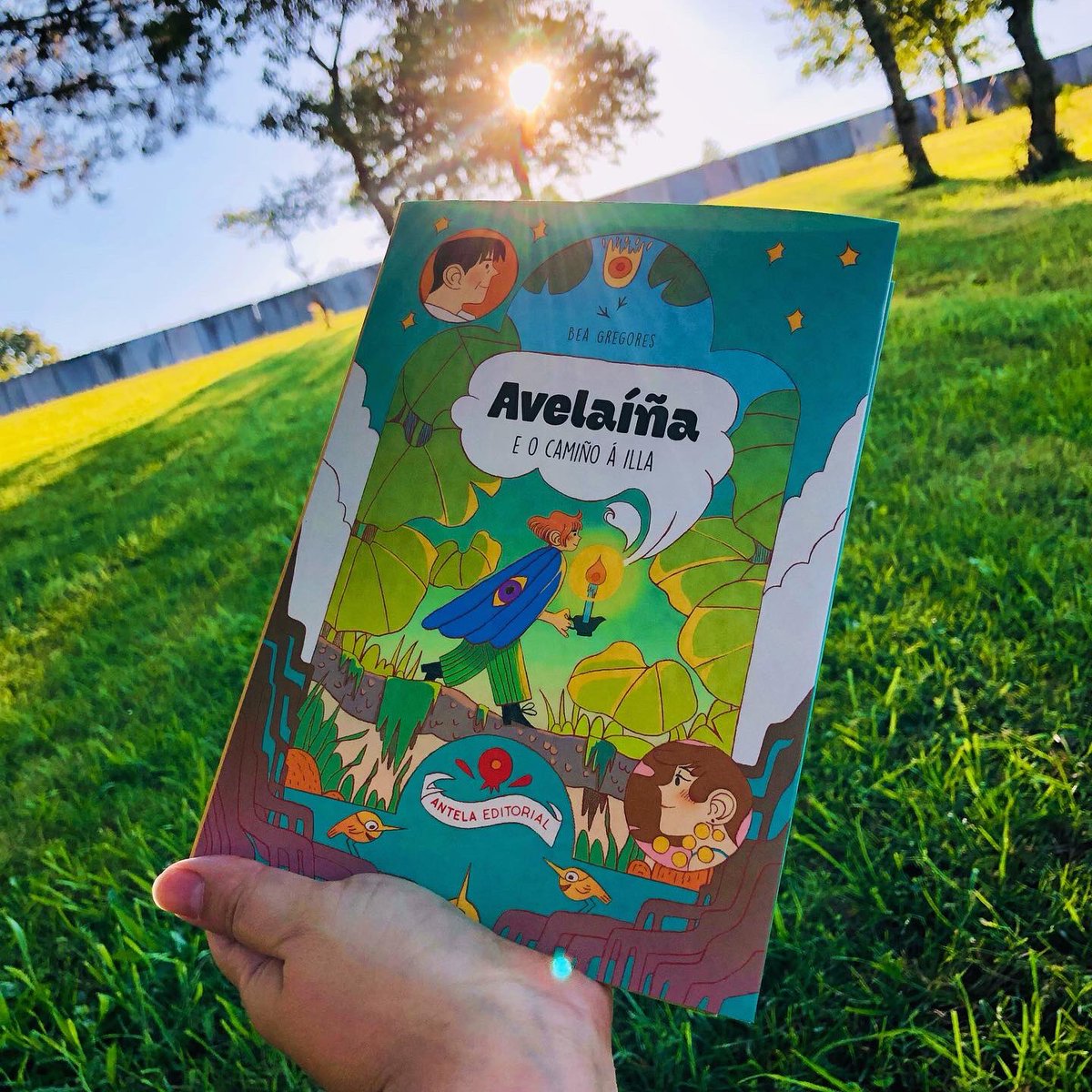 Por unha banda, a fermosa e máxica #AvelaíñaEOCamiñoÁIlla de <a href="/Bea_Gregores/">Bea.Gregores</a> (@antelaeditorial), unha linda historia de autodescubrimento persoal chea de cor e trazos dunha gran beleza que, como xa adoita pasar con todos os títulos desta editora, engaiola a pequenas e grandes.