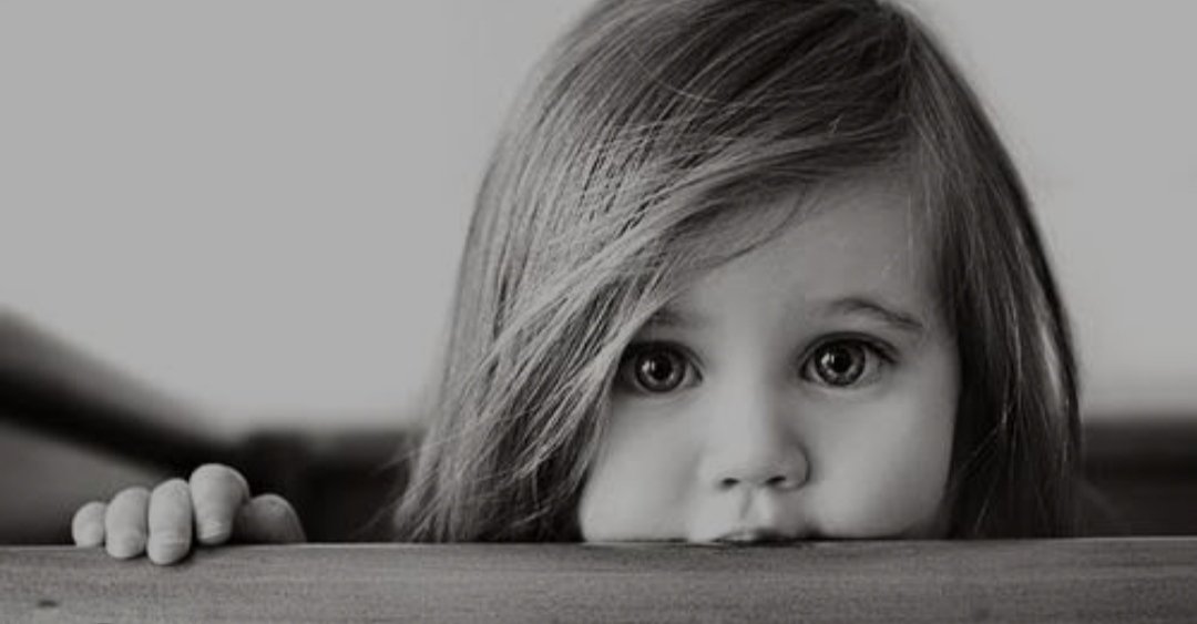 Gidiyorum diyemiyorum ama gidiyorum senden
Belki bir elvedaya sığacak bütün hayallerimiz, anılarımız
Ama ben GİDİYORUM...
Nefesim kesilecek belki edilen bütün yeminler hükümsüz olacak belki
Şimdi ben gidiyorum 
Kırık dökük virane kalbimle...