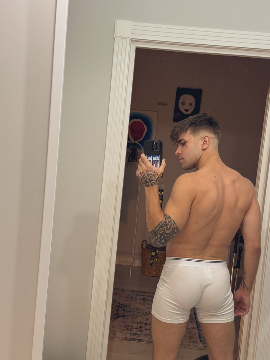 Біла білизна, в мене на таке фетіш 
🤭👉🏻👈🏻