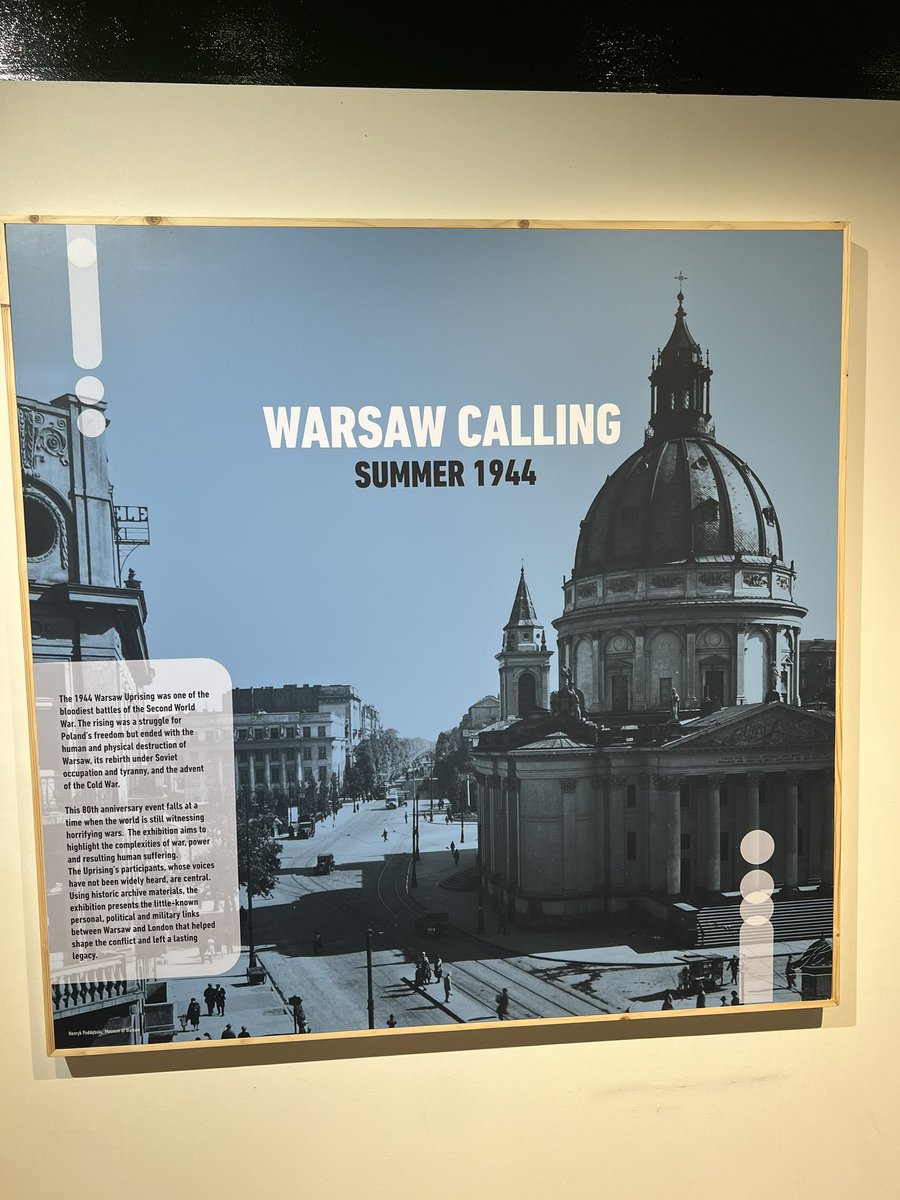 JonathanWoodhe2's tweet photo. Called in at the small but excellent #WarsawCalling exhibition @KingsCollegeLon Bush House today. Great to see an original ‘Pipsztoki’ radio transmitter from the uprising. A fascinating story! @warstudies #WW2 #Poland #Warsaw https://t.co/WymtLNOCQl