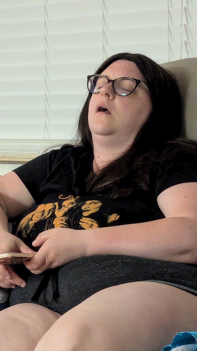 DebMurphy57's tweet photo. @wiseconnector My daughter after a long, tiring day at the beach! She fell asleep about 7:30 PM with her phone in her hands and my granddaughter's legs in her lap. 🤗💞😁 She has MS and tires easily. #MSwarrior #ms #multipleschlerosis https://t.co/IWXgYE8x5i