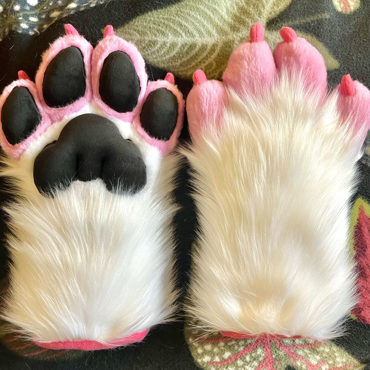 wolfwillows1's tweet photo. Finished paws for a wonderful client on Instagram! 🐾 https://t.co/IxpwivAzmW