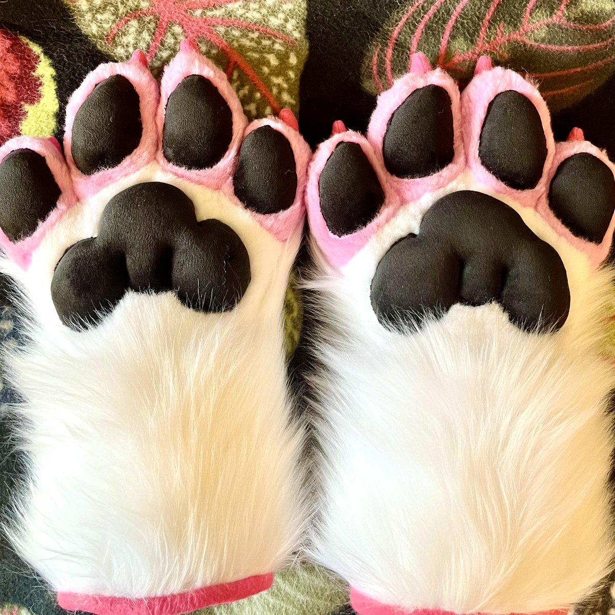 wolfwillows1's tweet photo. Finished paws for a wonderful client on Instagram! 🐾 https://t.co/IxpwivAzmW