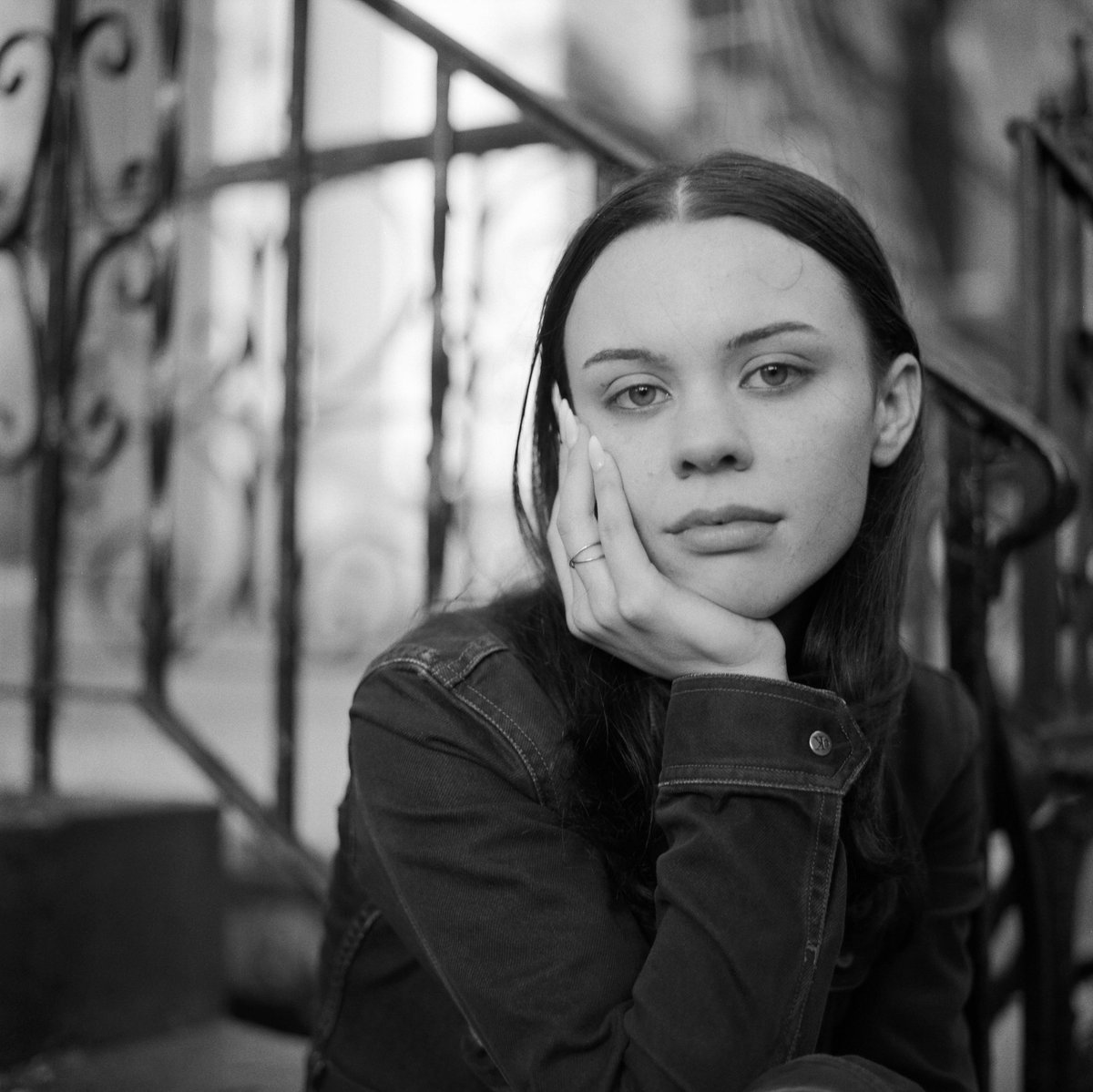 viewfinder vs film, liana on my stoop, 2023