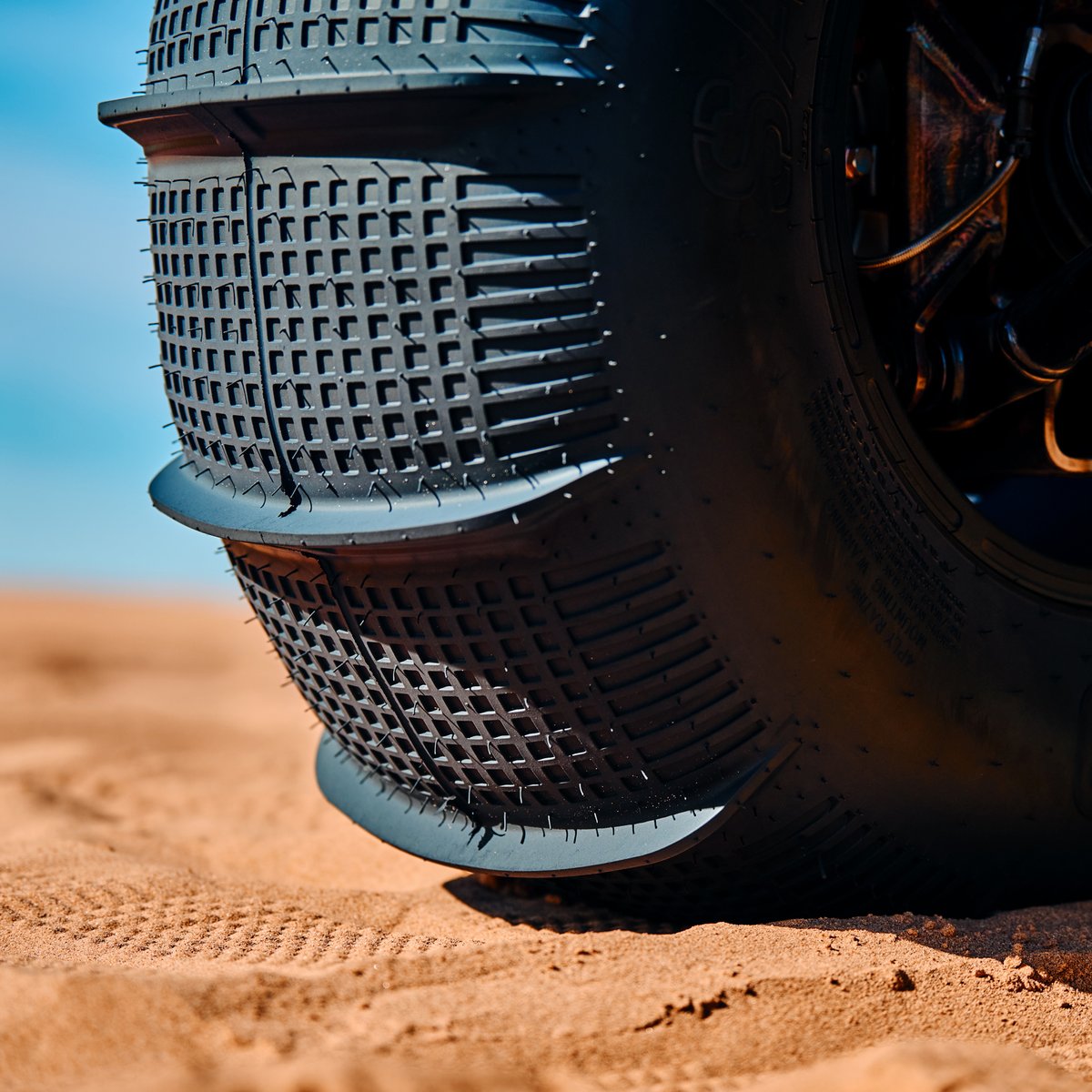 TensorTire's tweet image. Velocity Grid technology, found on the SS "Sand Series" front/ rear tires, provides added biting edges for superior handling, acceleration and braking 💪⁠
⁠
👉️ Learn more: tensortire.com/blogs/news/ss-…
⁠
#TensorTire #Offroad #Powersports #Glamis #Dunes #sandtires #UTV #SXS