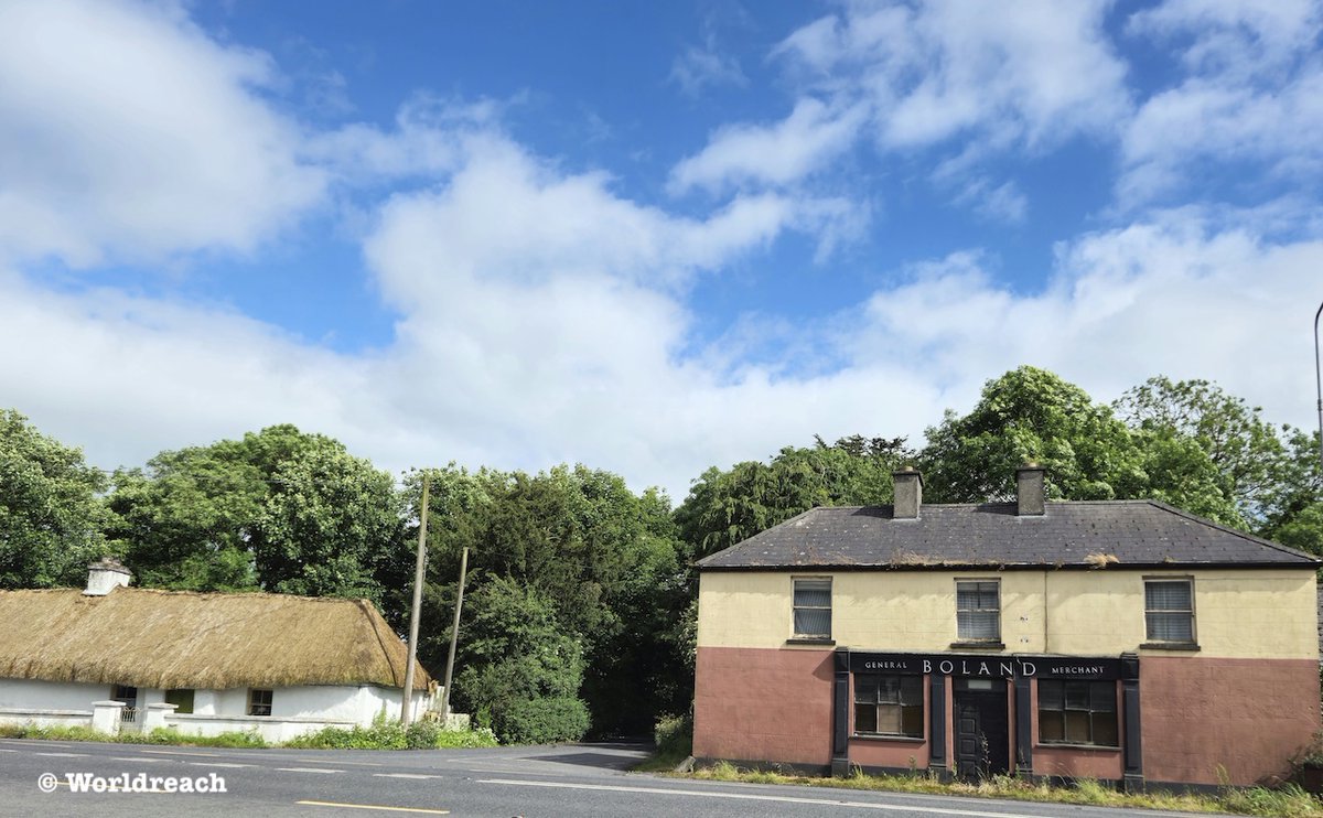 Could have been photographed 100 years ago. Plus ça change, plus c’est la même chose.
Thatched cottage &amp; Boland's pub now closed. Ballintogher, Co. Laois, Ireland
Photo <a href="/WorldReachComms/">World Reach Comms</a>
#thatchedcottage #closedpub #abandonedireland