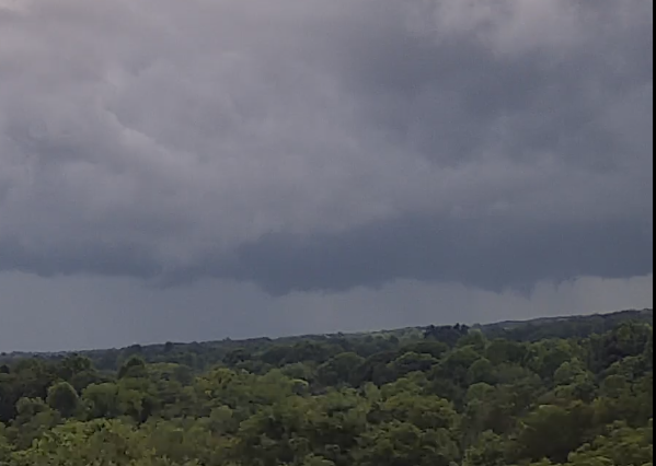 ArlanKels's tweet image. Something I love about #RadarOmega is turning on the cycloneport cams and watching something like ... Dekalb 911, Tennesse's camera(In smithville I believe) having stormy storms float by.
#Tnwx