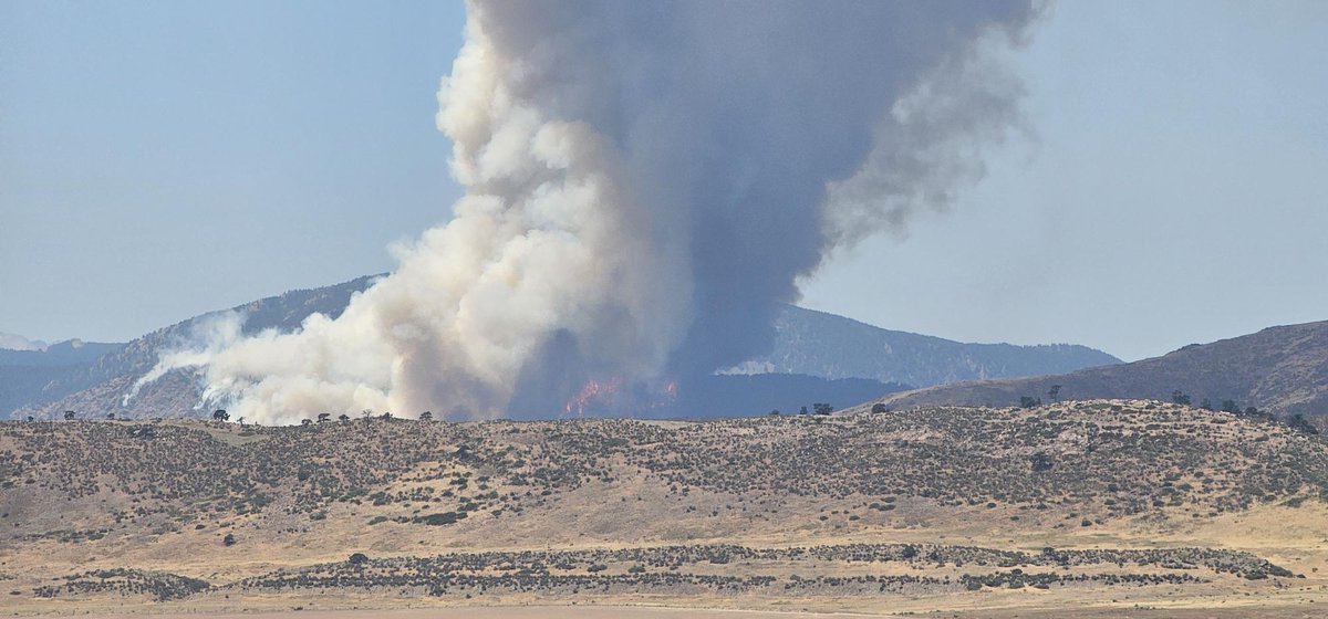 csuextension's tweet image. Follow @NOCOAlert and visit nocoalert.org for updates on the #AlexanderFire and mandatory/volunteer evacuation areas. 

The fire is currently 247 acres as of 12:45pm via @LarimerSheriff

Stay safe!

#AlexanderMountainFire