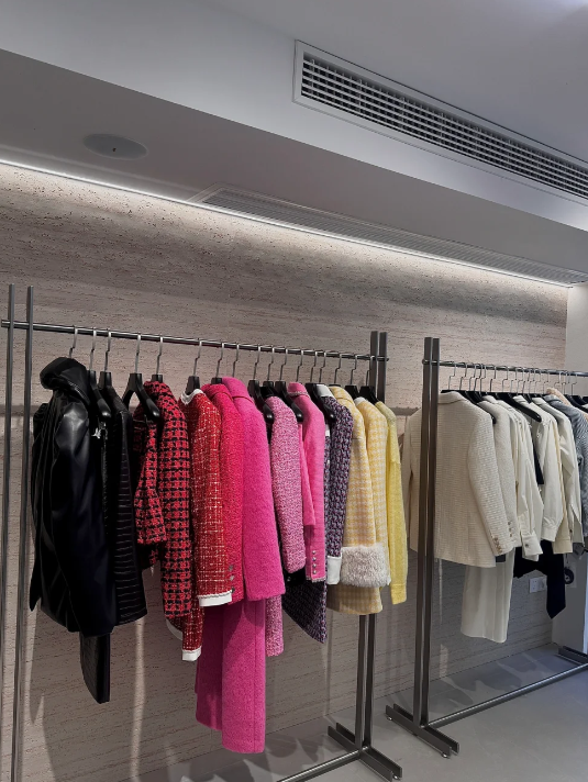 ElroyLawson7's tweet photo. I come to this clothing store often and the staff there are very friendly. https://t.co/ECJWHFkeUy